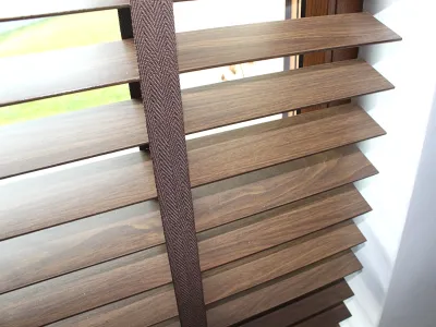 laminowane zaluzje 50mm z montażem nad wnęką